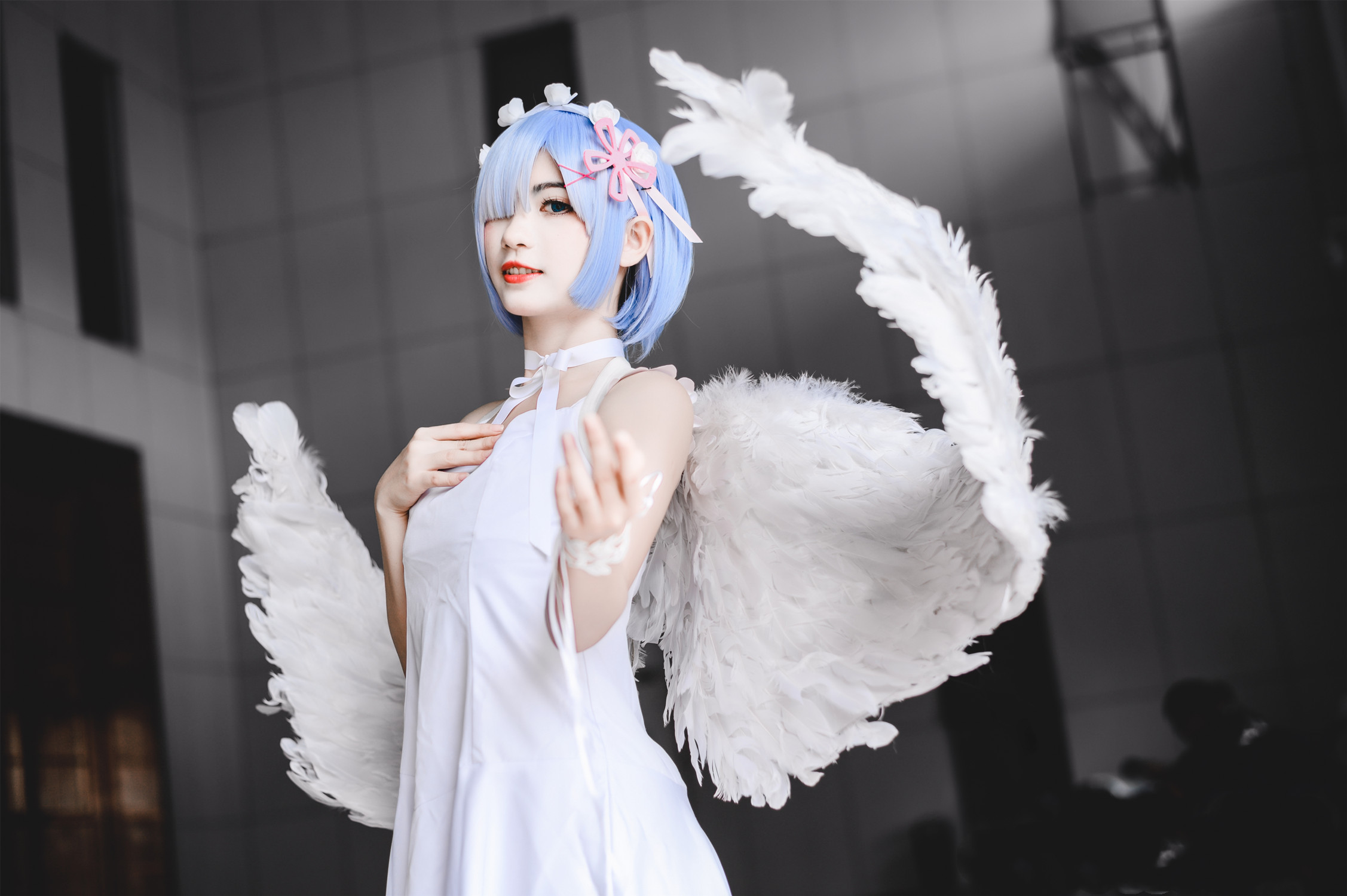 三位漂亮coser扮演的日本人气动漫角色"雷姆"!还原度不错