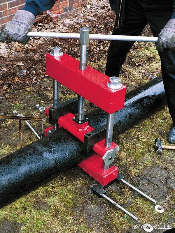 pe管产品描述:美国reed力得管道工具,reed力得pe管挤扁器,塑料管压扁