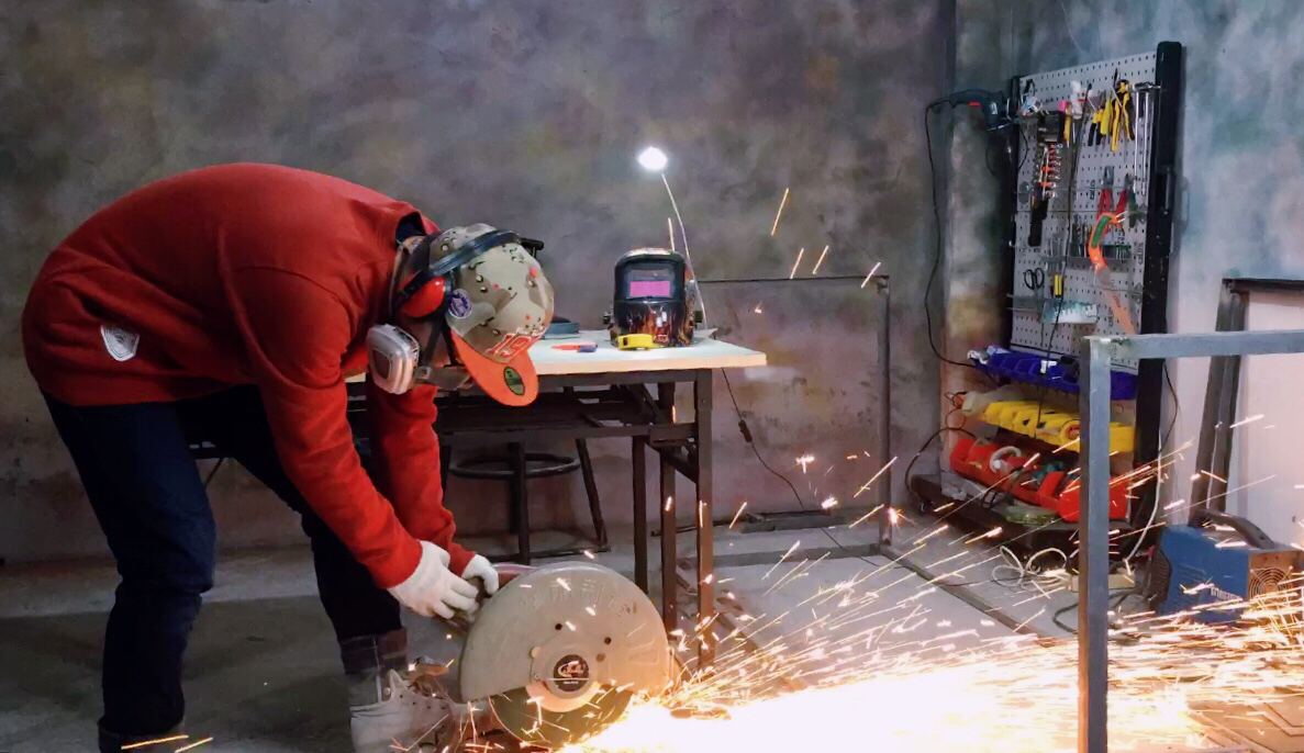 纯自制工作室?没错连工作台都是diy!