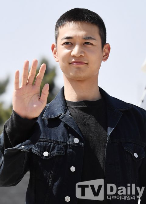 SHINee珉豪入伍现场!成员泰民&「圭Line」圭