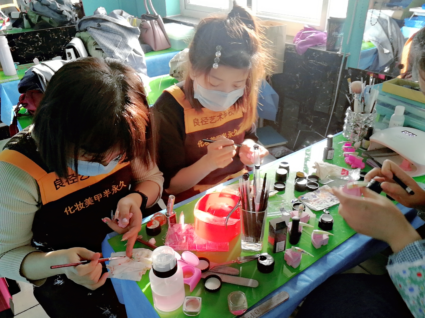 2015年“美甲师中级”技能竞赛开始报名了-上海新东坊美容化妆培训学校