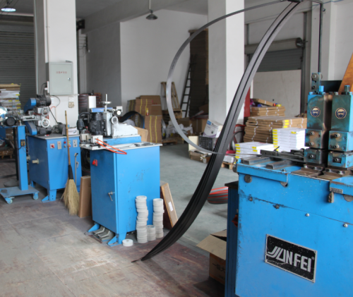 的服务人员回答说:"因为我们ryan-jy在带锯条生产方面实现了完全自主