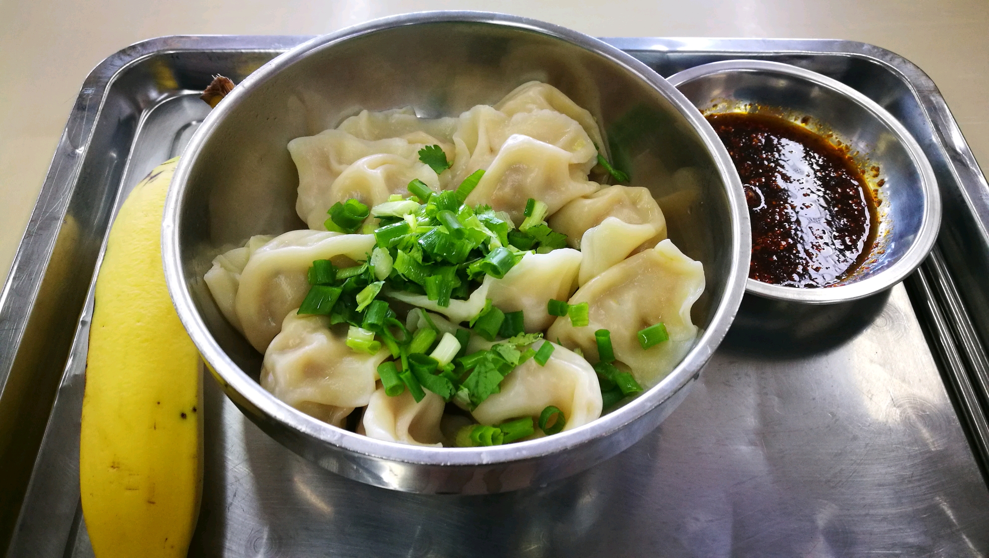 油条 法式馒头 无糖豆浆 鸡蛋 香蕉 午餐:香菇胡萝卜大白菜猪肉饺子