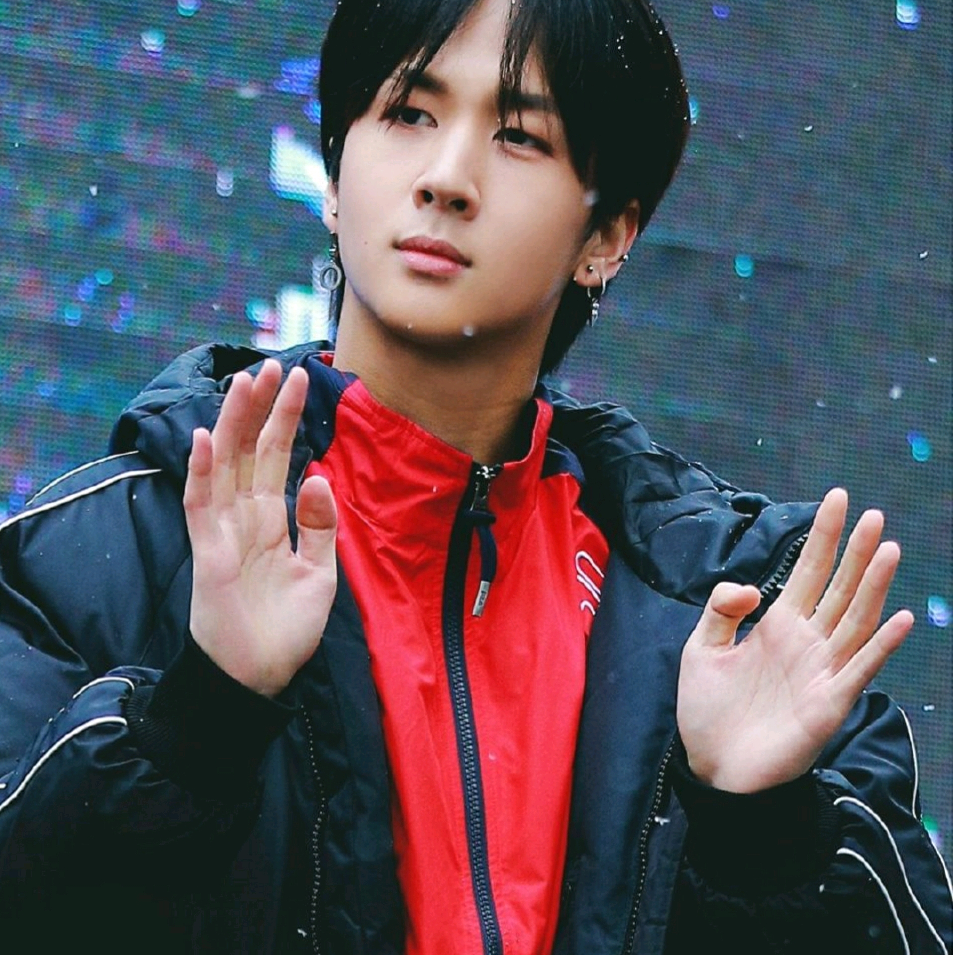 韩国男团vixx出身成员ravi(金元植)最近在综艺节目非常活跃,他甚至在