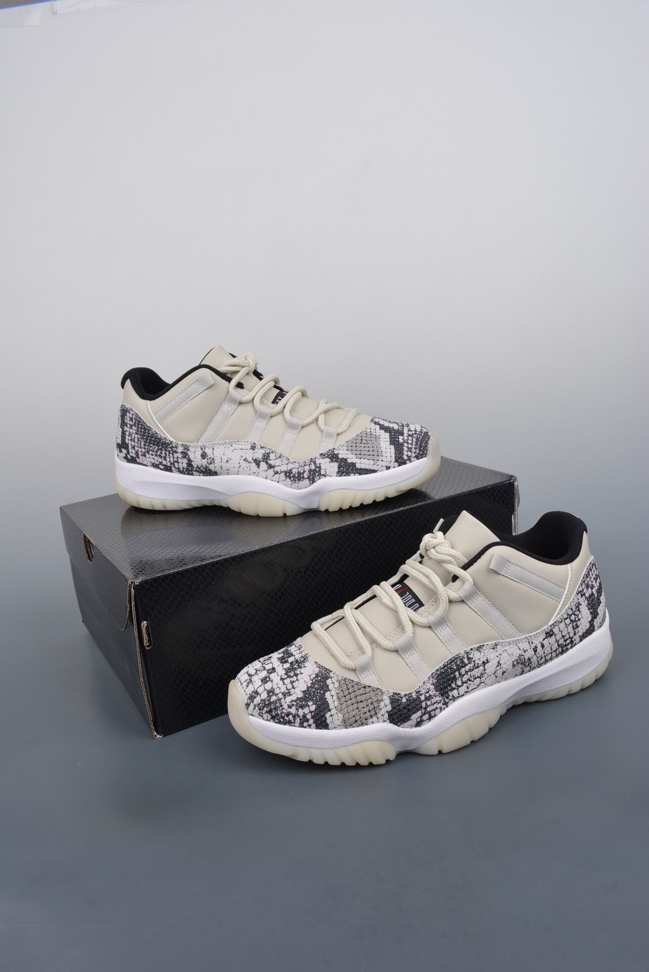 air jordan 11 navy snakeskin