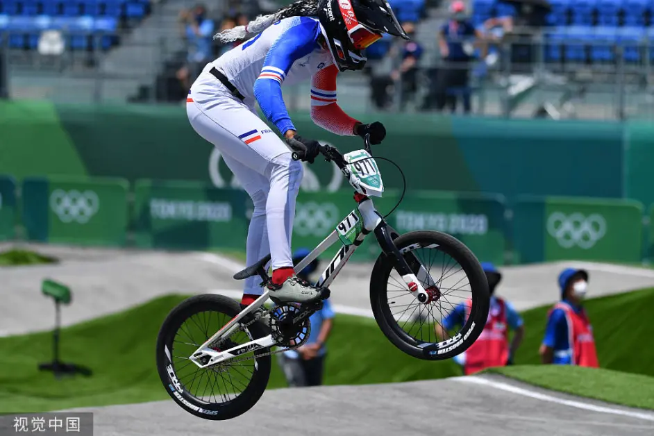 小轮车女子组玛丽安娜轻松晋级明日冲击卫冕 哔哩哔哩