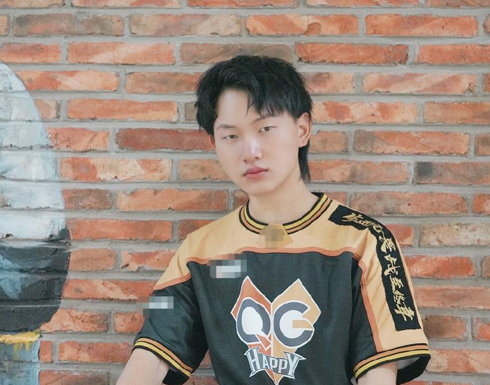 qg飞牛加入坦边群聊,离谱的是他没退战边群,这是啥操作啊?