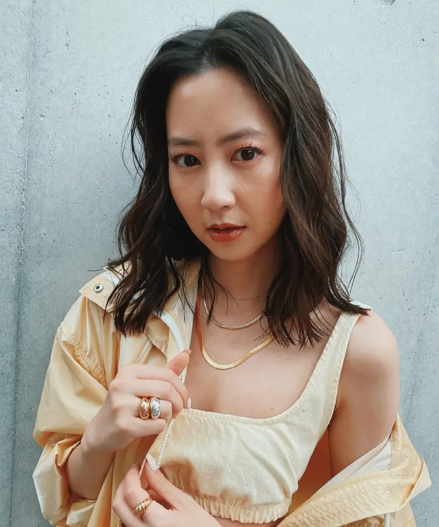 河北麻友子 超迷你的私服照 让人吃惊的声音 身材出众 哔哩哔哩