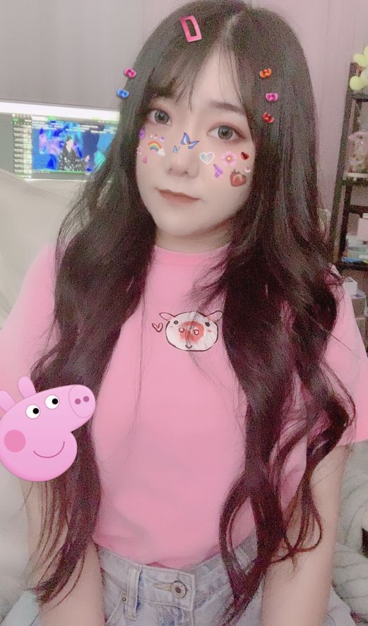 两大吃鸡一姐自爆存款:小团团自称一辈子花不完,而她很谦虚!