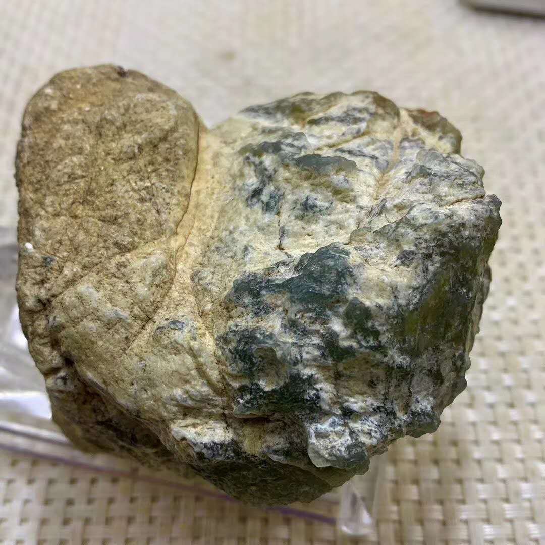 莫西沙,精品脱沙高冰料,整个料都熟透了,底子干净,种老荧光四射,追求