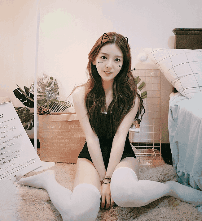 lpl解说rita兑现ig夺冠flag, 白丝泳装照曝光, 解说网友高呼顶不住!