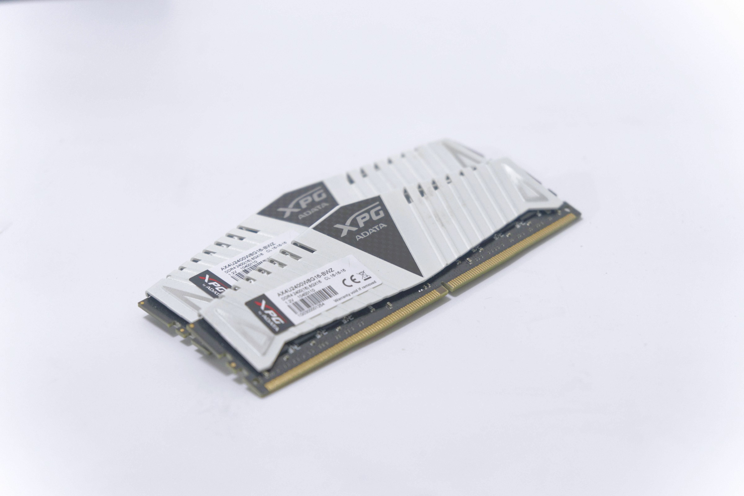 i8 8500 8代酷睿,默认主频3.0ghz,最大睿频4.