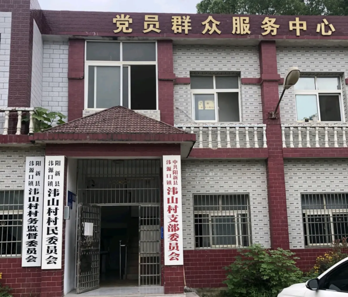 华新水泥拖欠补偿款引发村干部与诉求村民发生“身体拖拉”(图3)