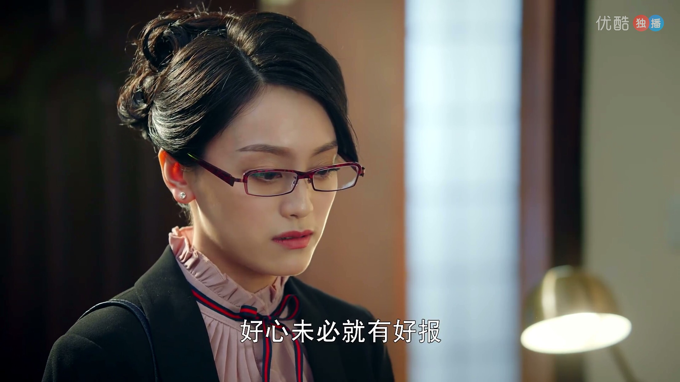 伏笔:张老师的遭遇,以怨报德