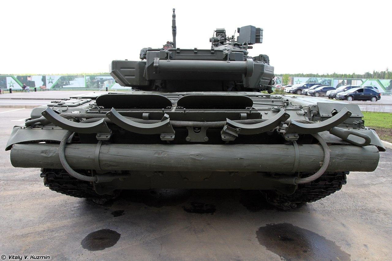 在叙利亚能抗住美国陶氏反坦克导弹的俄t90主战坦克!是什么来头