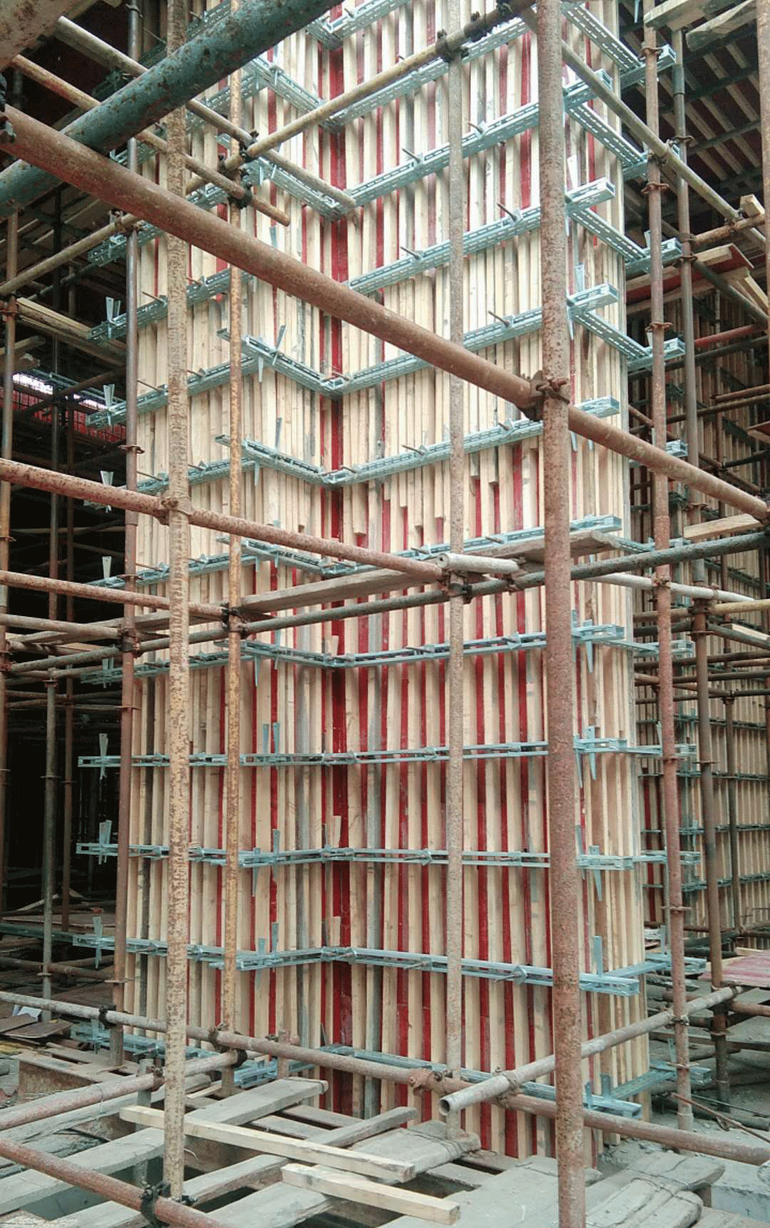 新型剪力墙模板支撑加固方案