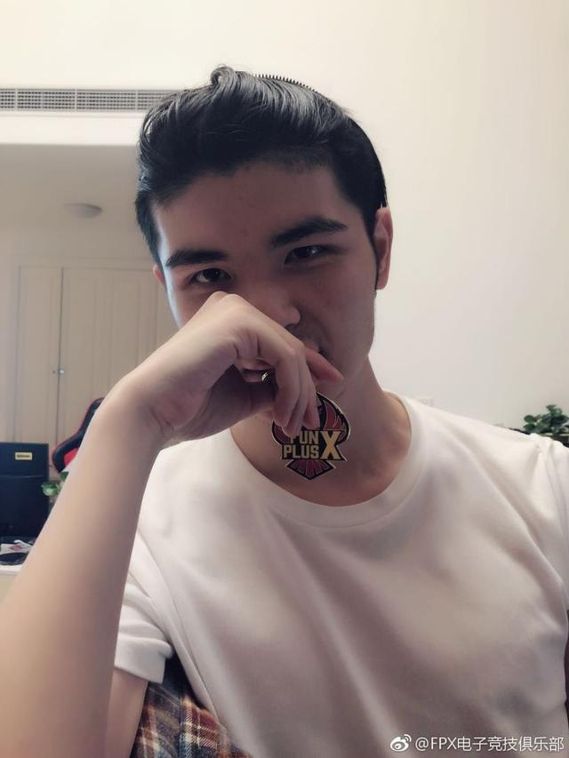 UZI亚运会夺冠,无状态微博遭疯狂爆破,网友:已