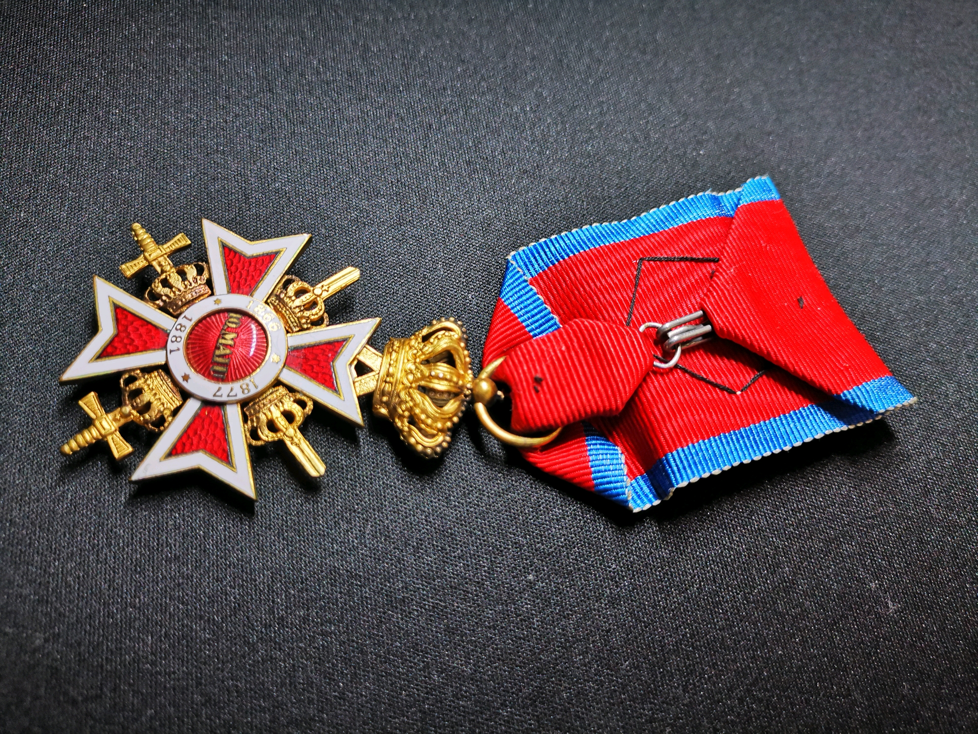 罗马尼亚王国军官级带双剑饰皇冠勋章第二版