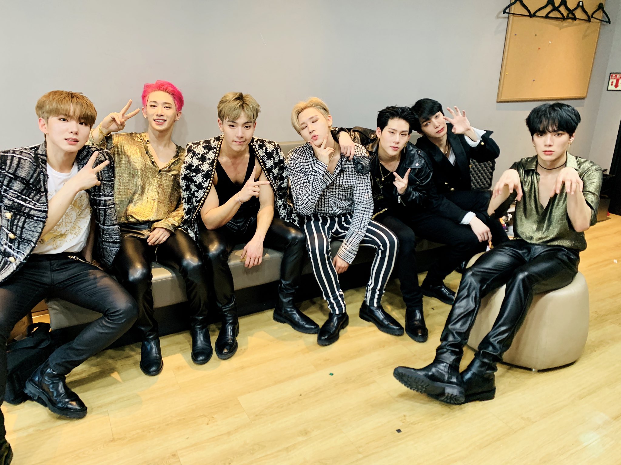 monstaxalligator打歌服合集你的皮裤男团上线了