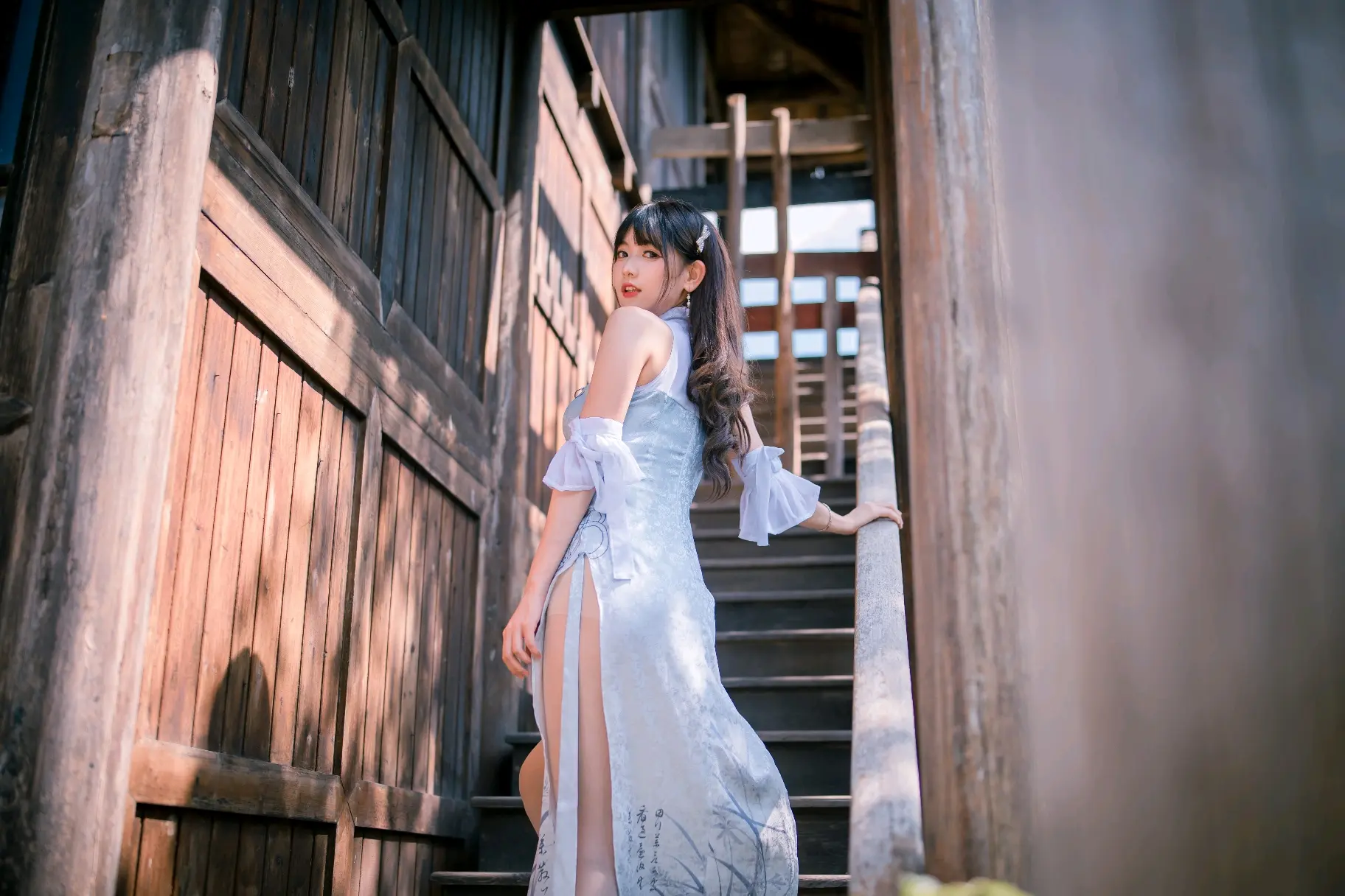 蓝色旗袍汉堡王,心动的感觉!