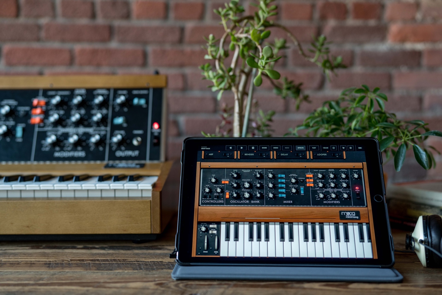 Moog 推出 Minimoog Model D 插件 MacOS，限时优惠$29美刀 - 哔哩哔哩