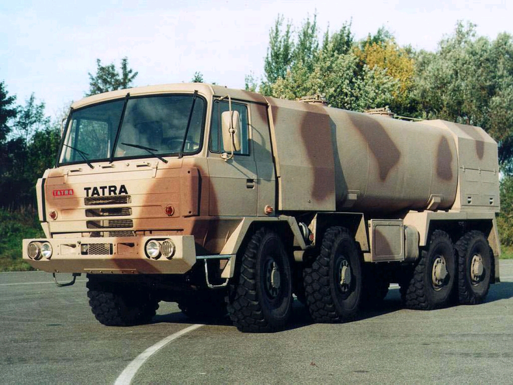 太脱拉8x8军用卡车图片