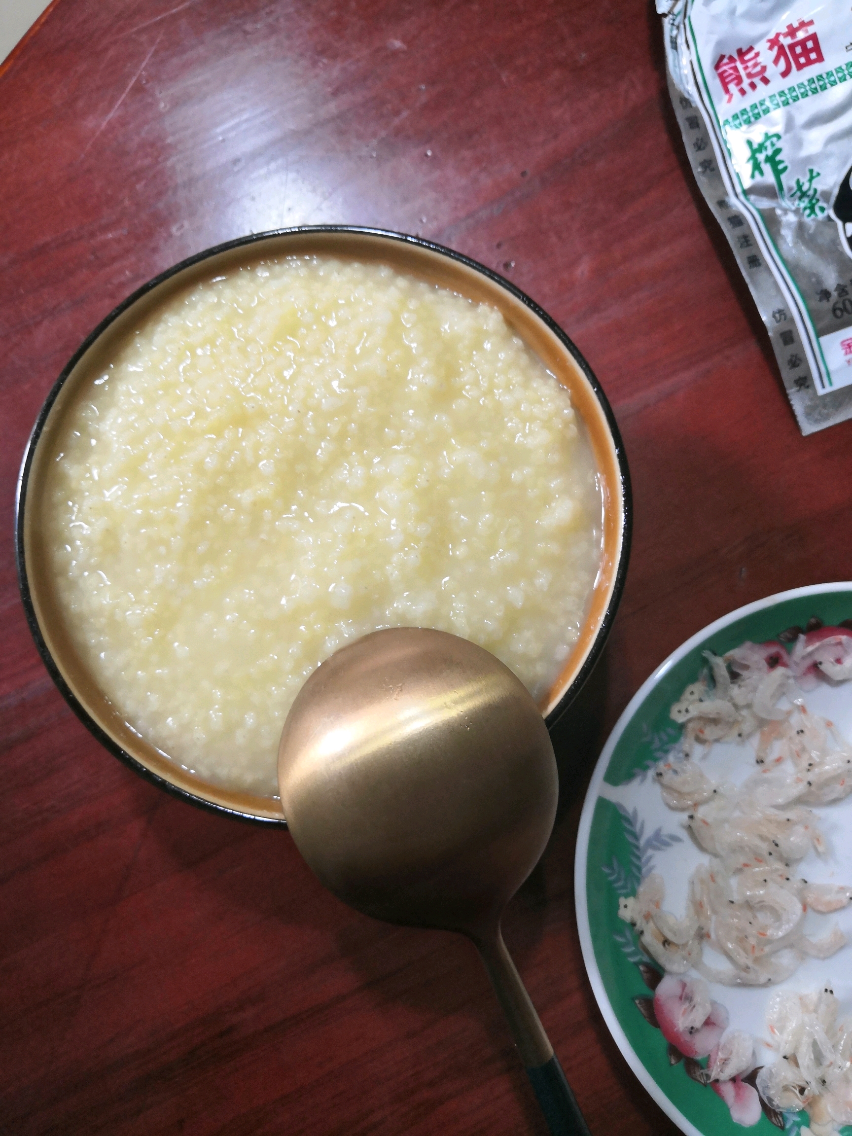 晚餐:小米粥一碗 小米粥 榨菜,簡單的食材不簡單的味道.