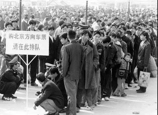 跟票贩子打了十年,12306 终于成功吃了一回鸡