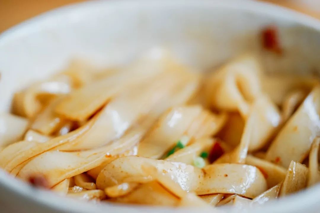 淘宝上买了湖南鲜米粉,用猪油拌一拌,绝了.