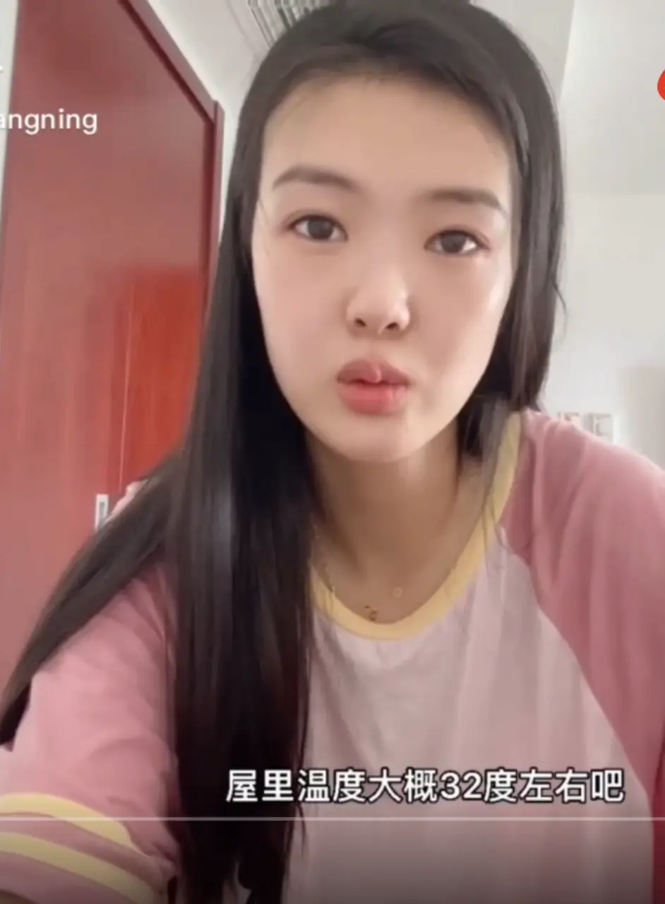 心疼 中国女排隔离没空调 张常宁32度被热醒 一大早被捅鼻子酸爽 哔哩哔哩