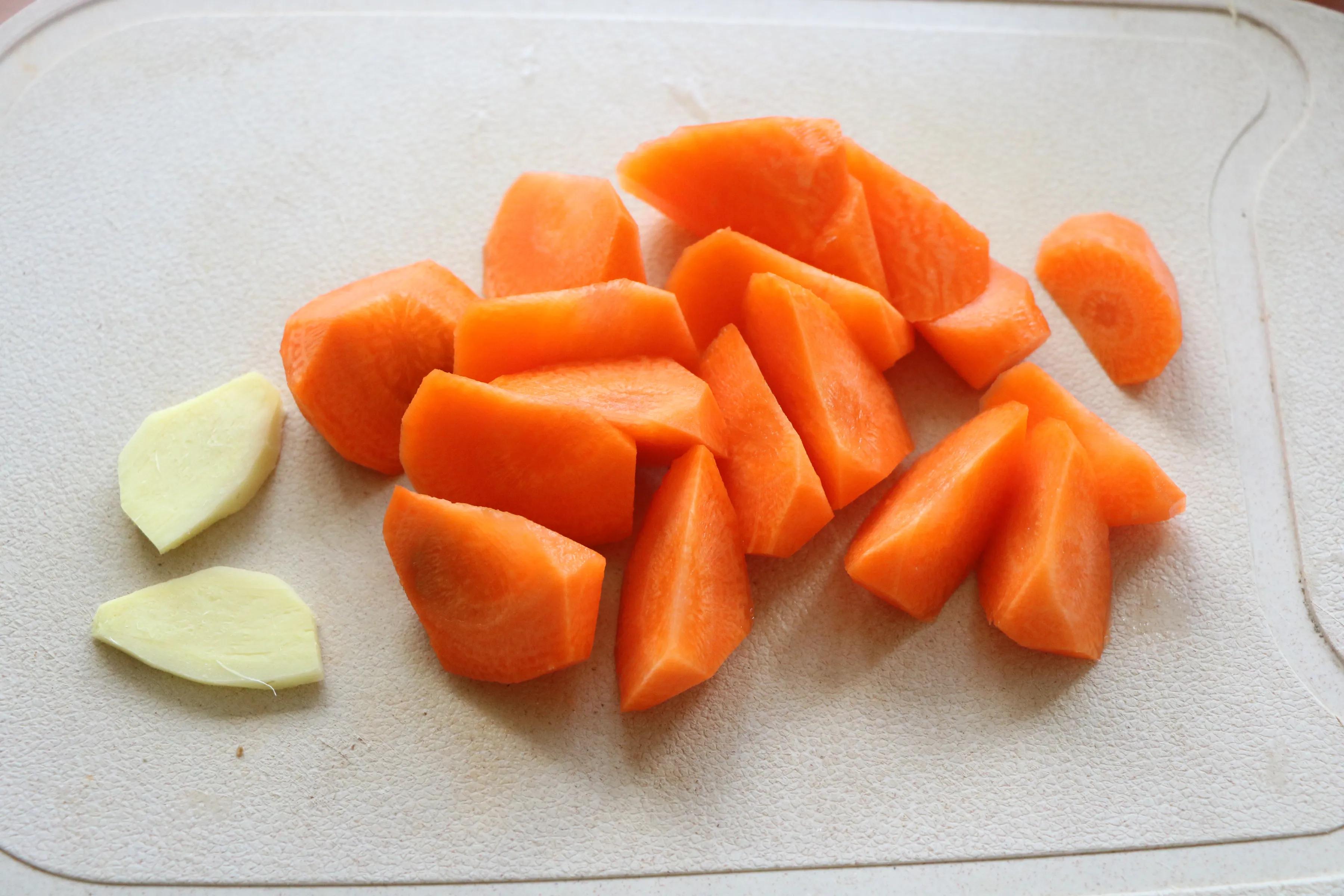 冬吃萝卜夏吃姜，加上3个鸡腿炖一锅，就是一道百吃不腻的好菜 - 哔哩哔哩
