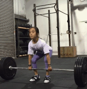 詹姆斯13岁儿子肌肉爆炸而中国孩子的身体素质却