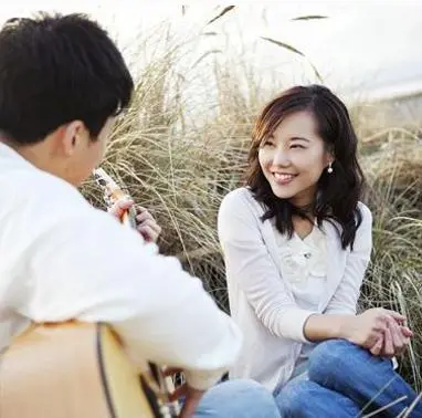 当我们和异性交流时 应该怎样聊 才能带动对方的情绪 哔哩哔哩