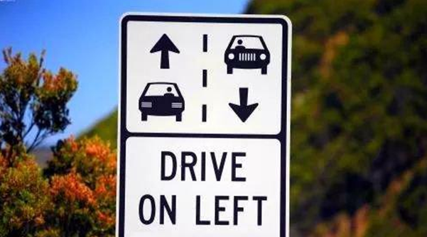 道路交通最大的不同在于中国大陆的驾驶位在左侧且遵循行车靠右的原则