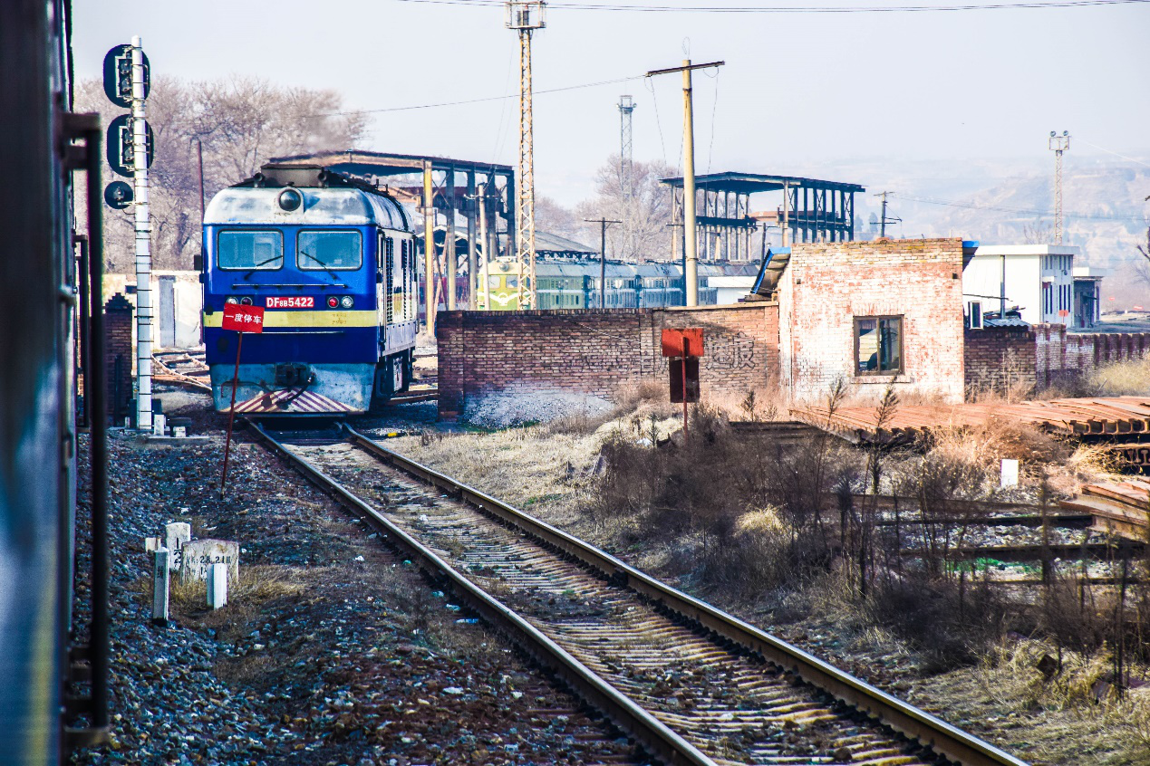 黄土高原上的慢火车西延铁路运转记