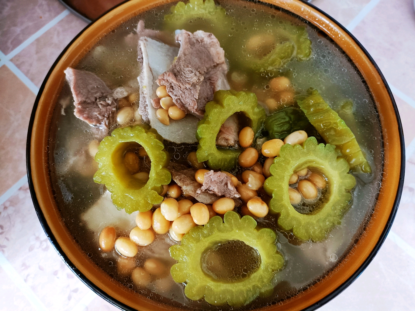 苦瓜黄豆汤：适时而食的应季汤水