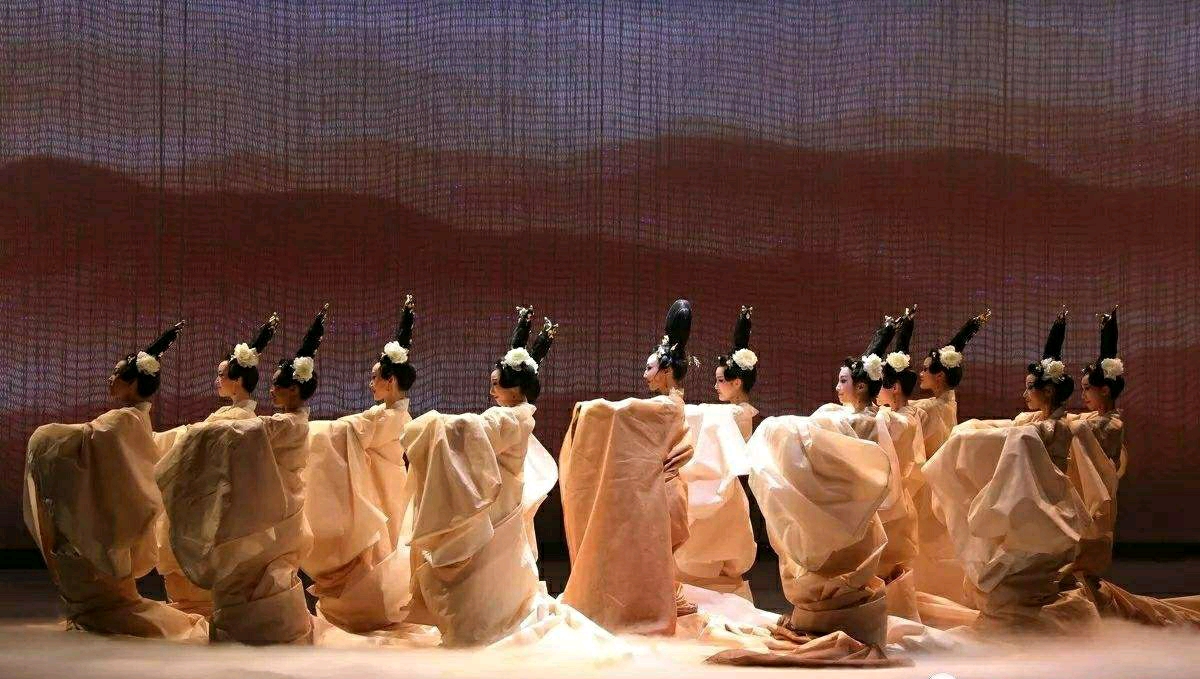 网传的丽人行海外演出版不是原班人马不是郝若琦也不是宗楠走点心吧