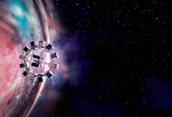 电影《星际穿越》中的太空画面