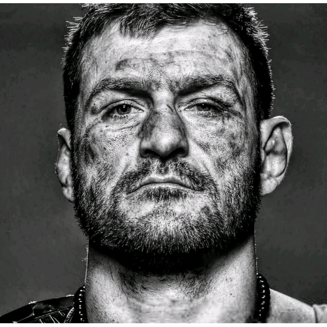 UFC重量级冠军火警米欧奇ins照片自取 - 哔哩哔哩
