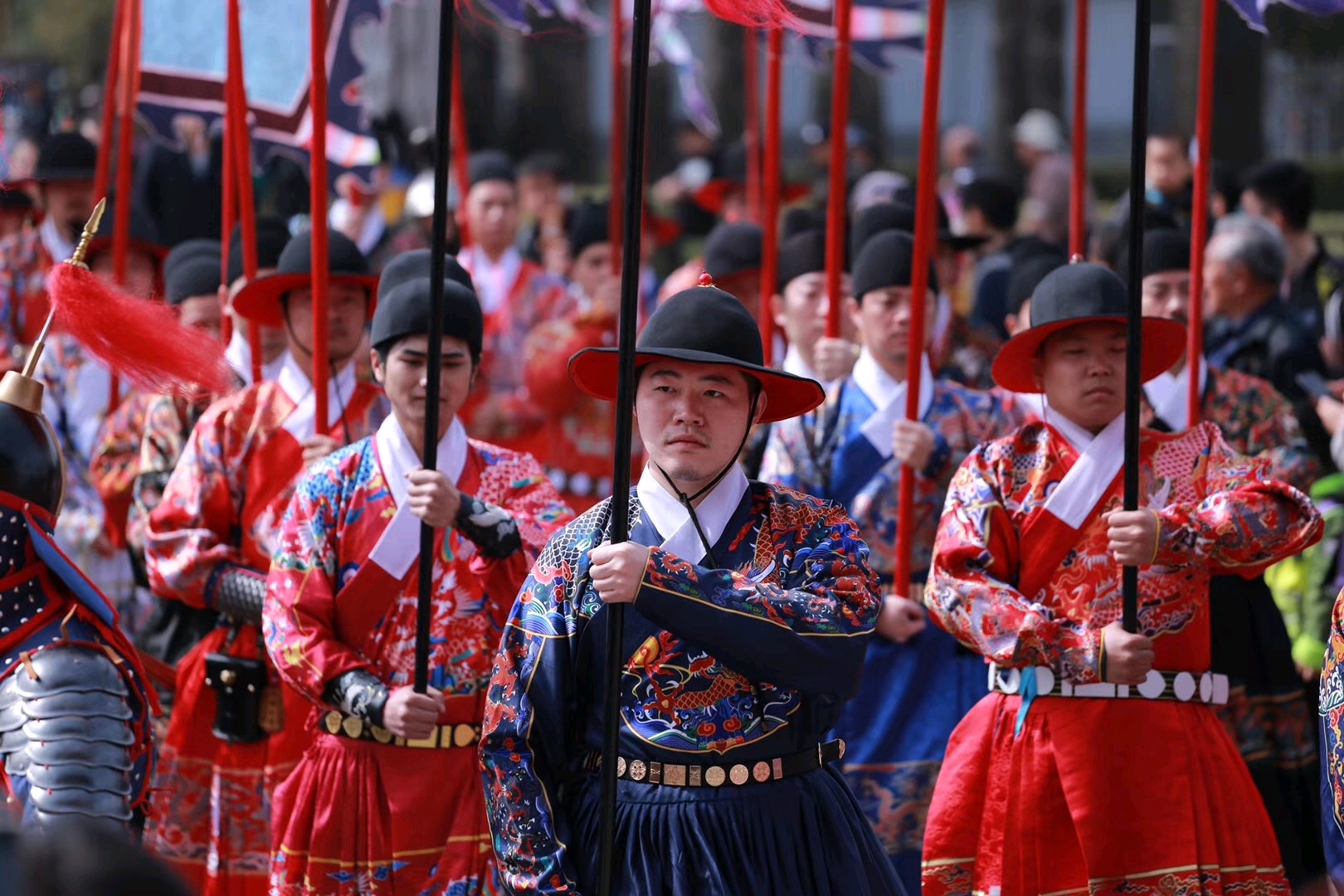 十三陵神道清明节再现明代宫廷画《出警图》皇家仪仗