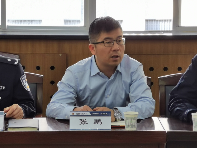 代表委员进警营 共商未央畅通事