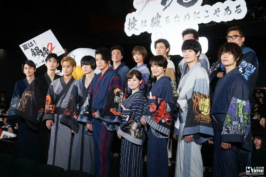 小栗旬 长泽雅美浴衣出席 银魂2 发布会 哔哩哔哩