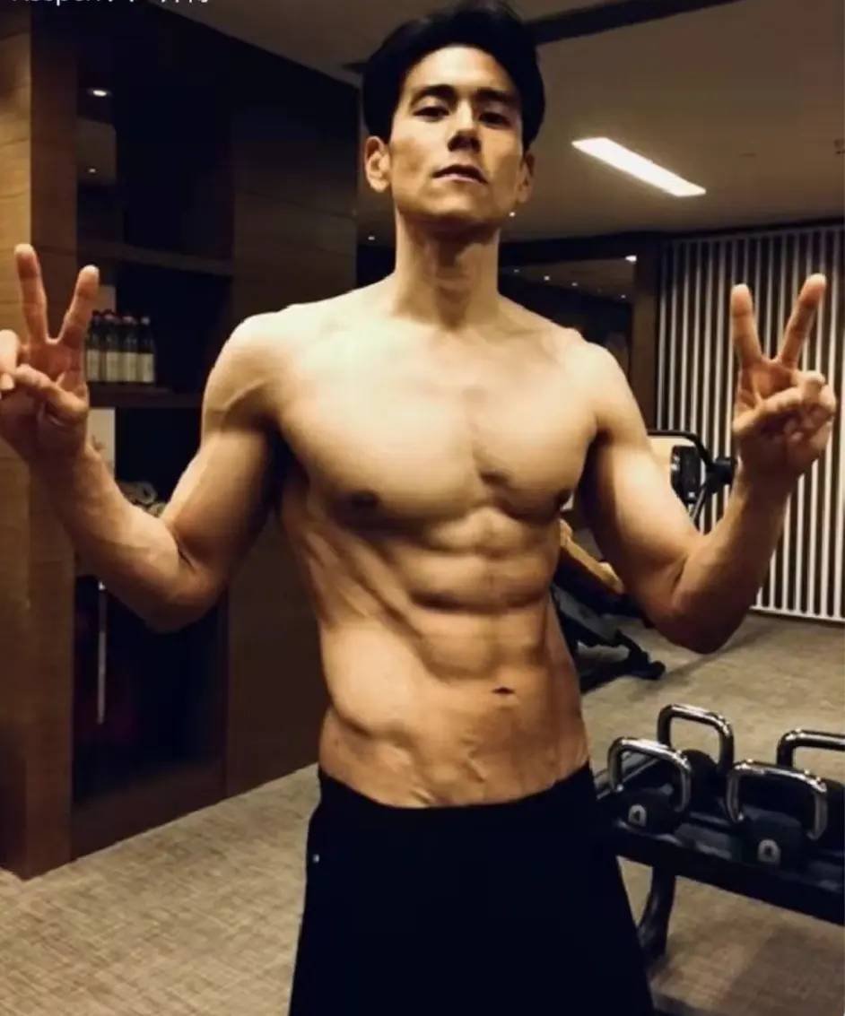 普通人是否能练成彭于晏的体型 脸练不成 勿抬杠 逆袭篇 一 哔哩哔哩 普通人是否能练成彭于晏的体型 脸练不成 勿抬杠 逆袭篇 一 哔哩哔哩