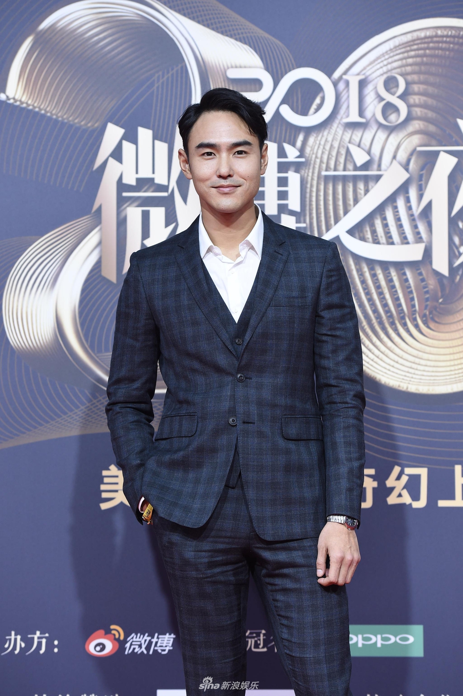 新浪微博之夜群星闪耀 秦岚全场最美 林志玲的