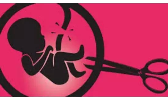 孕妇看教学视频自学接生惨死,家人竟觉得她活