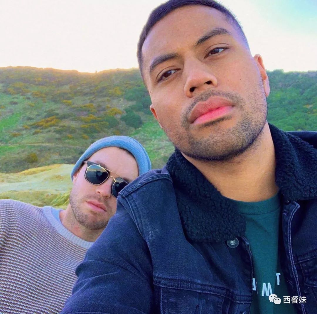 X Factor选秀明星被男友浪漫求婚视频走红外网