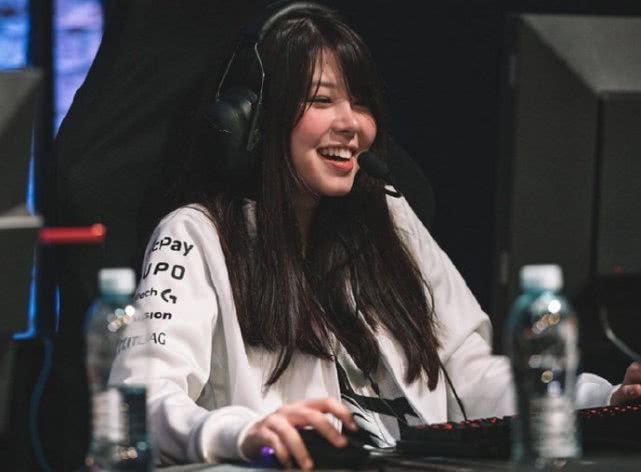 mayumi官宣离队!恢复自由身份,并表示电竞之路没有结束!