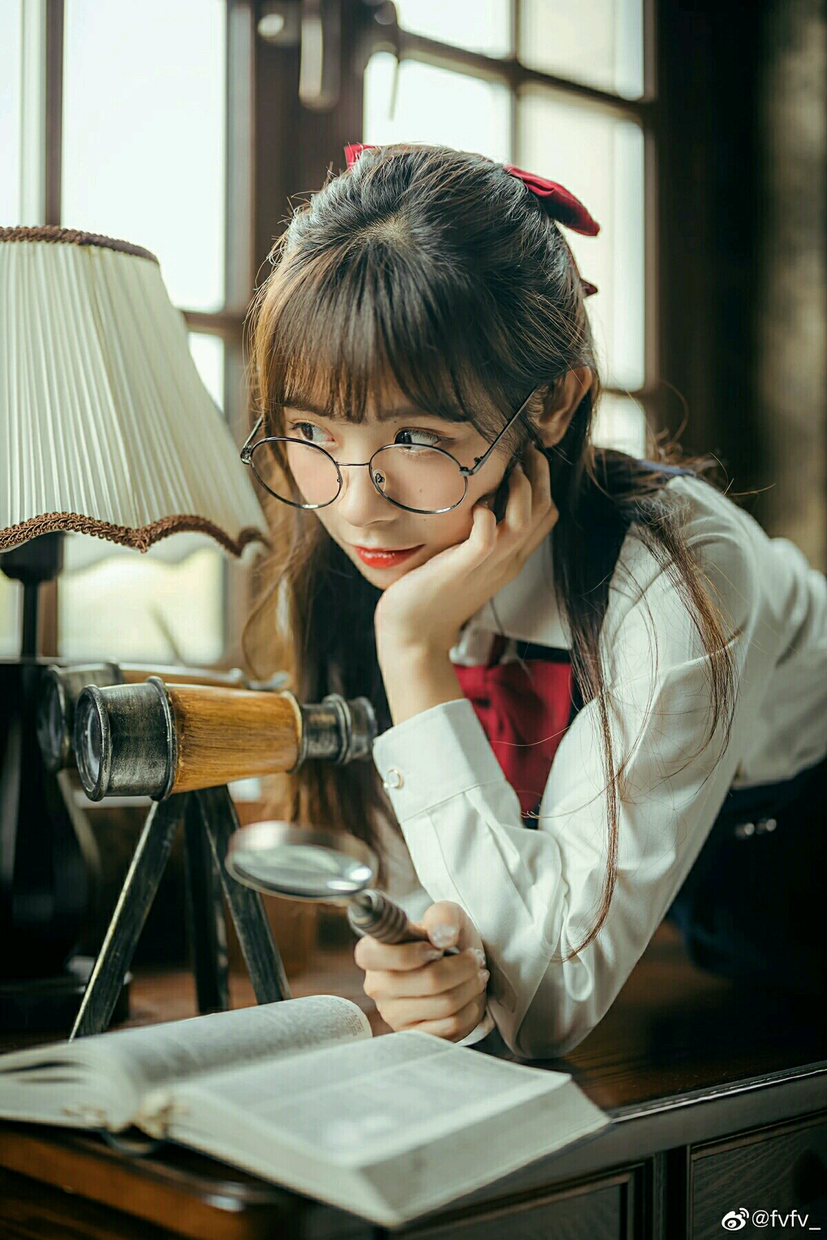 漂亮女孩!阅览室里的学姐