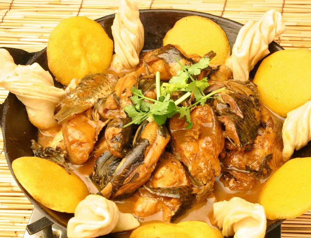 旅顺属于大连市,由于大连人大多是山东人的后裔,因此大连菜也授于