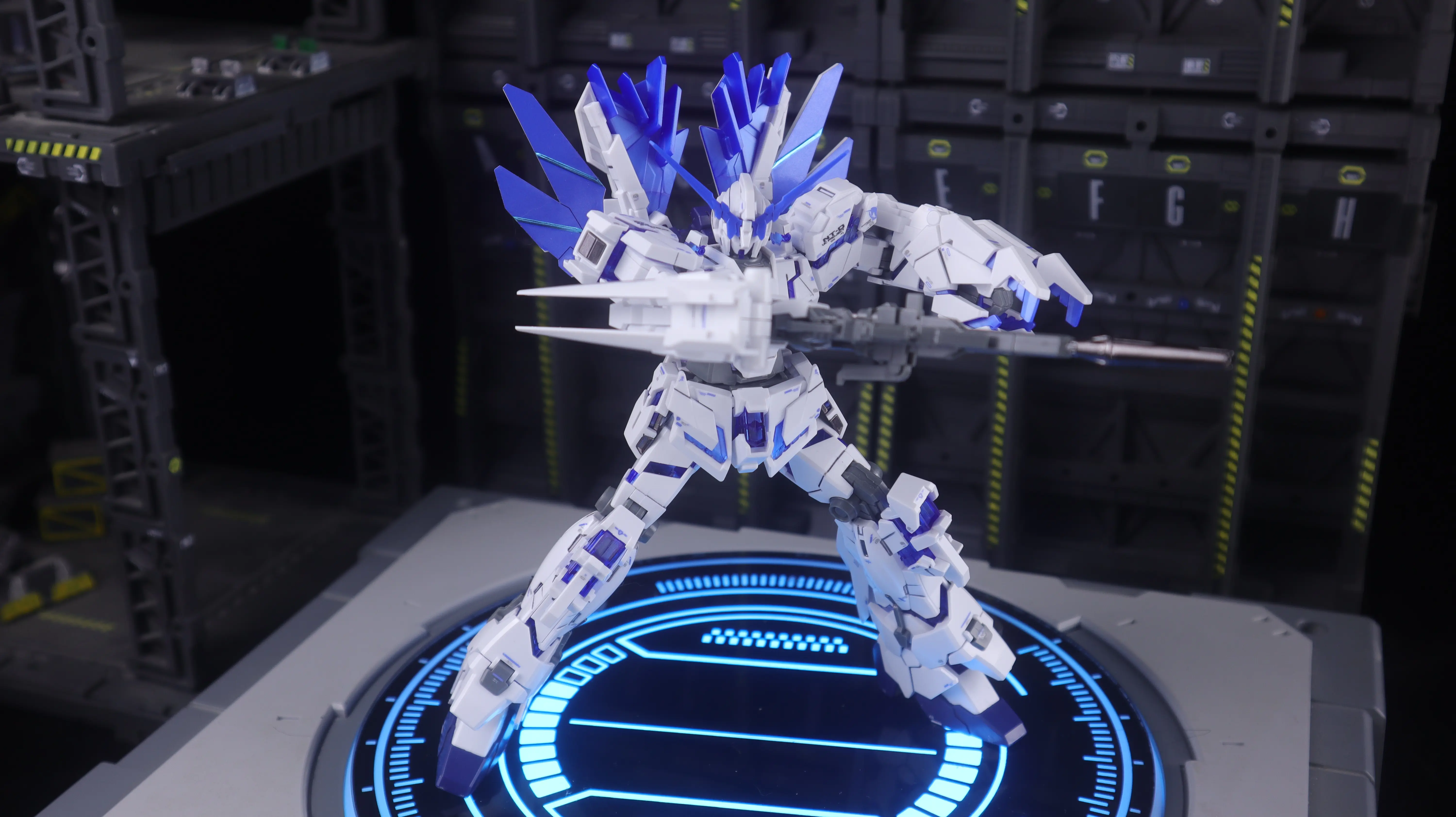 万代 基地限定 完美独角兽 【伦仔玩高达 】